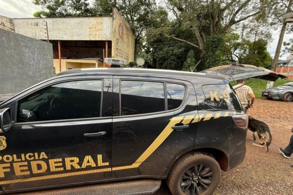 Polícia descobre galpão e casa usados para armazenar maconha em Foz do Iguaçu
