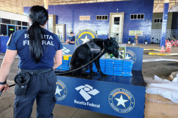 Receita Federal apreende 80 kg de cocaína em caminhonete na Ponte da Amizade