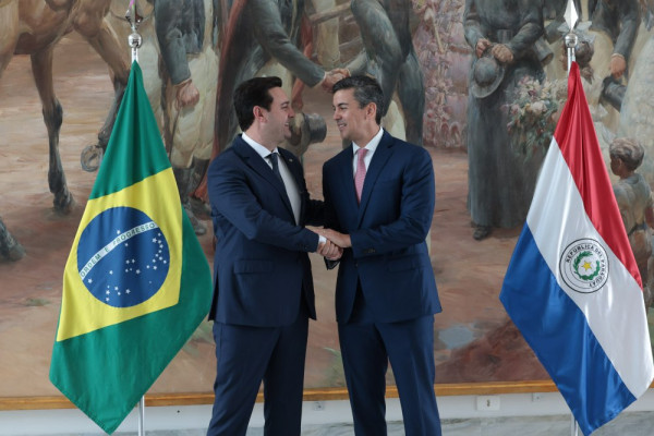 O governador Carlos Massa recebe Santiago Peña para debater novas oportunidades entre Paraná e Paraguai