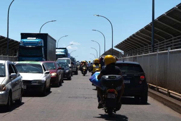Foz do Iguaçu lidera ranking nacional de trabalhadores no exterior