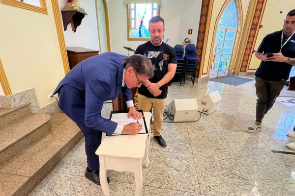 Em visita a Foz do Iguaçu, secretário anuncia calendário de turismo religioso