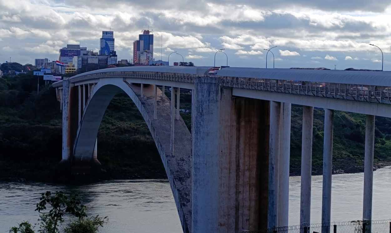 Paraguai entrega foragido do 8 de janeiro à PF na Ponte da Amizade