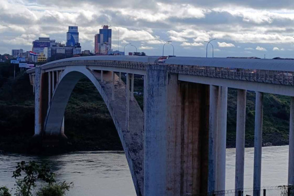 Paraguai entrega foragido do 8 de janeiro à PF na Ponte da Amizade
