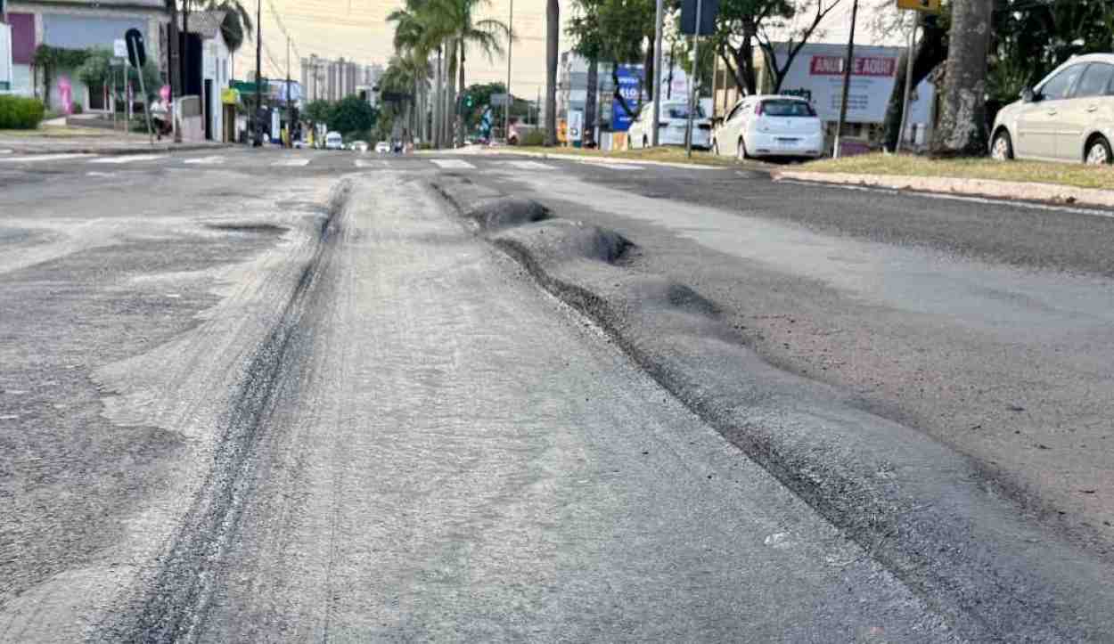 Avenida das Cataratas: em nova tentativa de conserto pela prefeitura, intervenção terá 15 dias