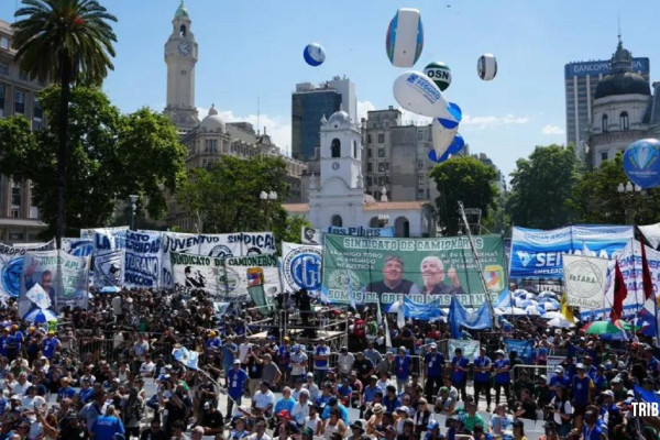Central sindical argentina organiza greve geral contra reforma trabalhista de Milei