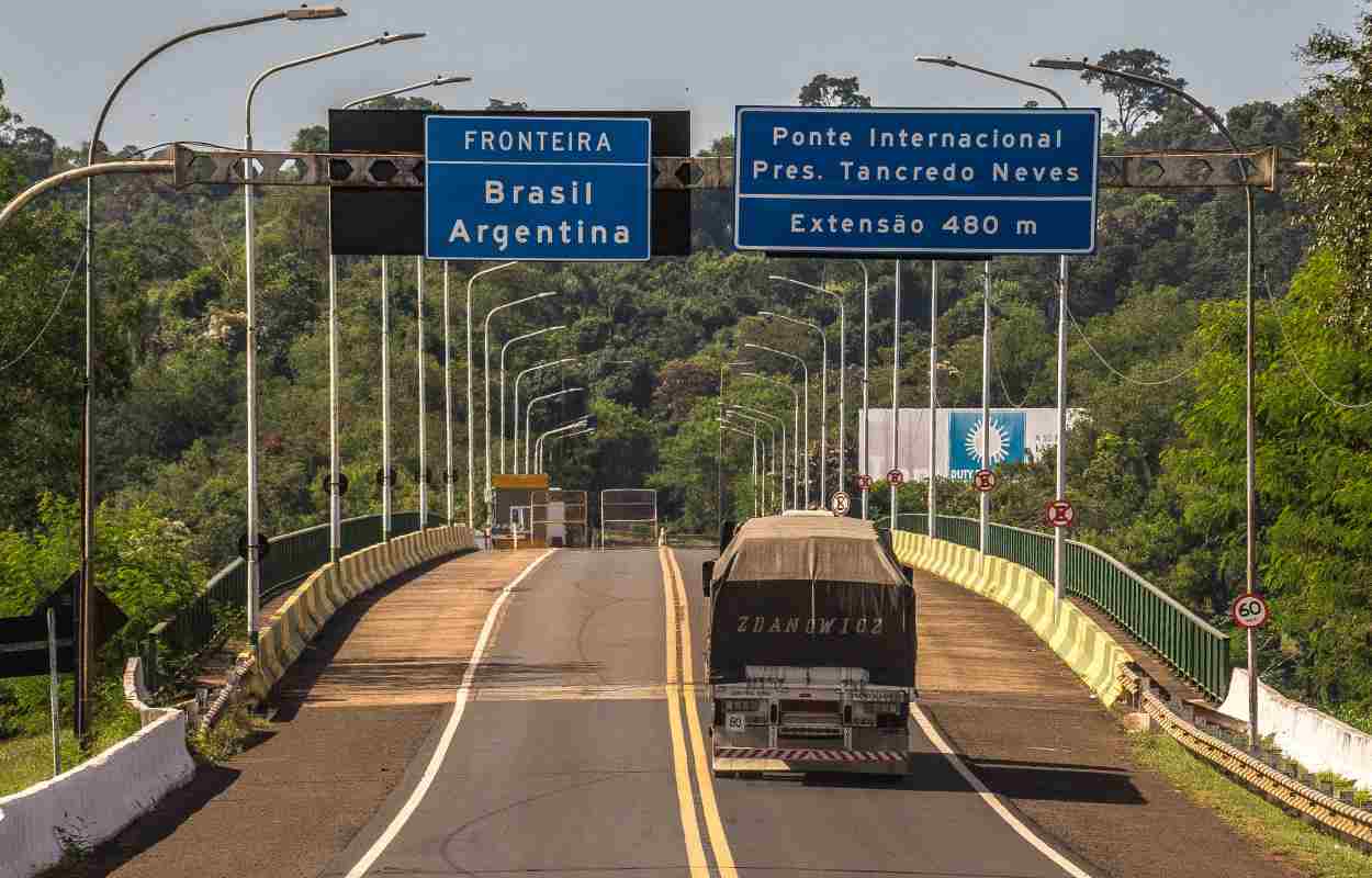 Rodoviários de Foz cobram da Argentina melhores condições para caminhoneiros