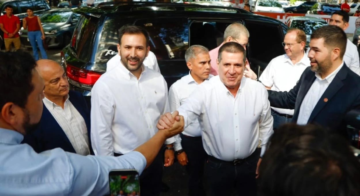 Horacio Cartes, ex-presidente do Paraguai, está internado em UTI