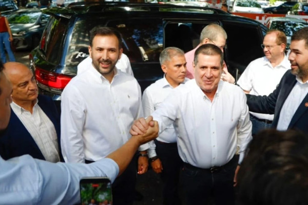 Horacio Cartes, ex-presidente do Paraguai, está internado em UTI