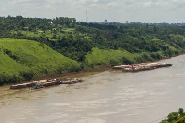 Estiagem na hidrovia deixa setor de transporte em alerta no Paraguai