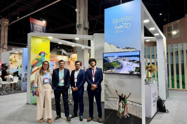 Foz do Iguaçu busca novos voos em maior evento de aviação das Américas