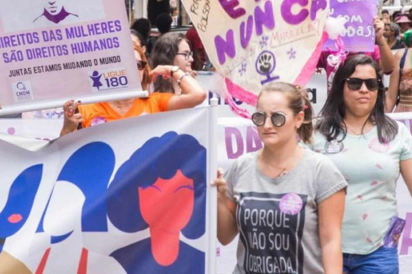 Foz realiza ato contra a violência no Dia Internacional da Mulher