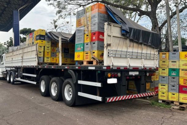 Receita descobre fundo falso em carreta e apreende carga de R$ 1 milhão