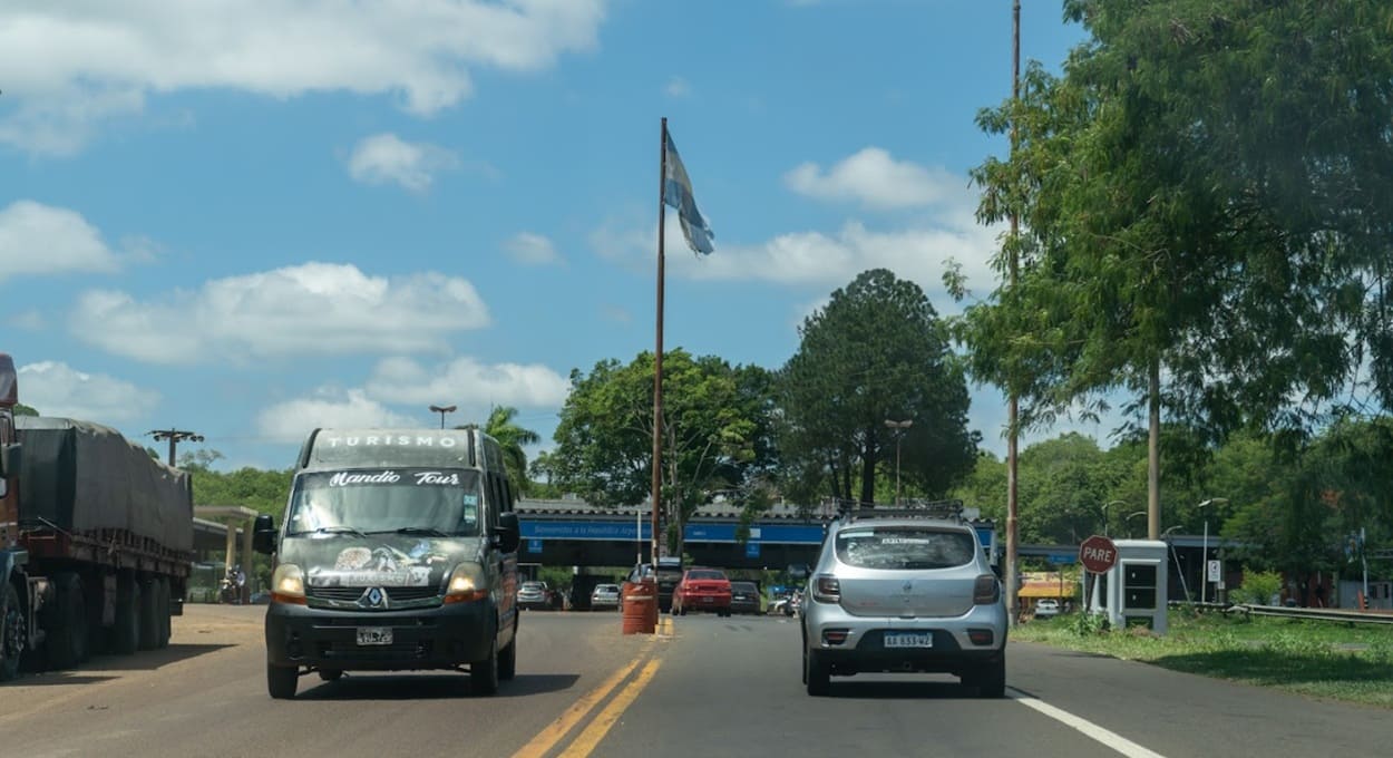 Secretário de Segurança da Argentina visita áreas na fronteira