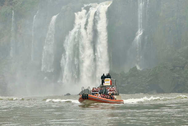 Baixa vazão do Rio Iguaçu suspende passeio náutico nas Cataratas na Argentina