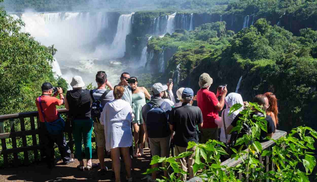 Paraná recebe mais de 300 mil turistas internacionais em janeiro e fevereiro