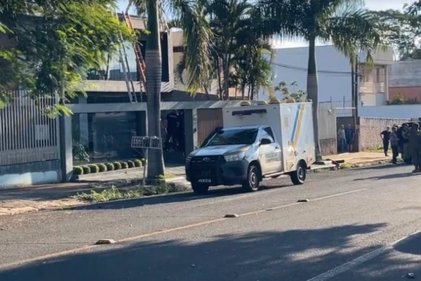 Assalto termina em confronto com a polícia e deixa um morto na Vila Portes