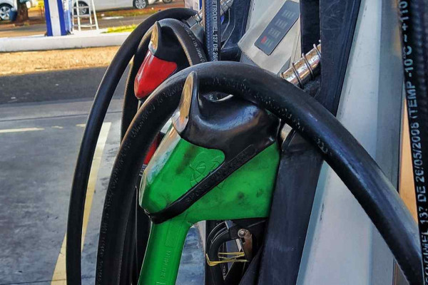 Paraná adere a ação federal para reduzir preço do diesel subsídio de R$ 1,20 por litro