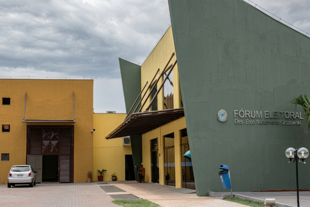 Fórum Eleitoral amplia atendimento até 6 de maio para regularizar título