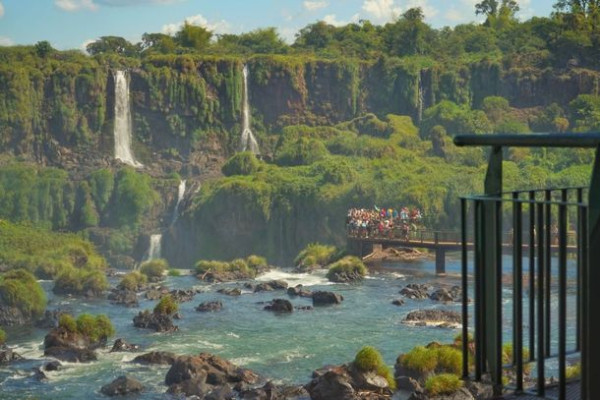 Feriado de Tiradentes leva mais de 38 mil turistas ao Parque Nacional do Iguaçu