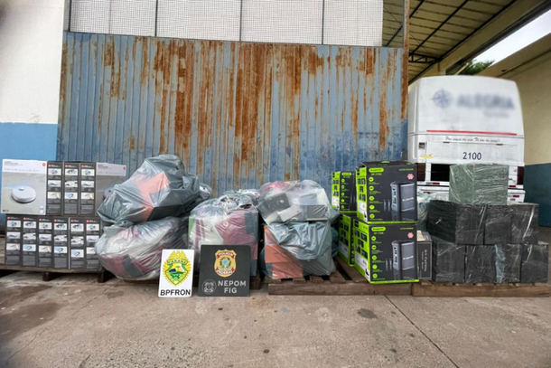 Depósito clandestino é fechado pela polícia com vários produtos ilegais