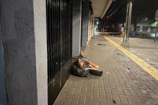 Número de moradores de rua se aproxima de 600 e expõe falhas na assistência social