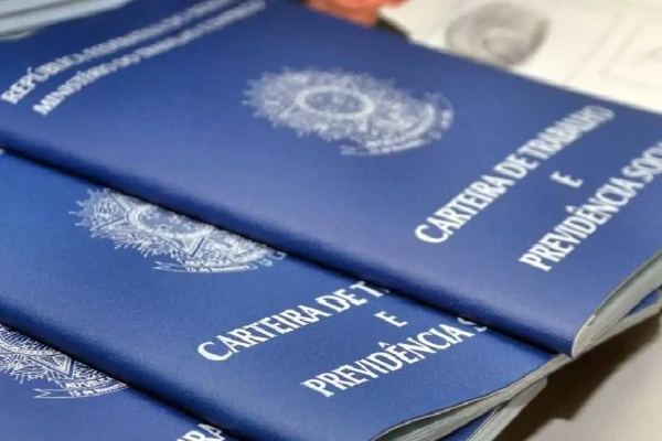 Leitores apontam salário baixo como principal problema dos empregos em Foz