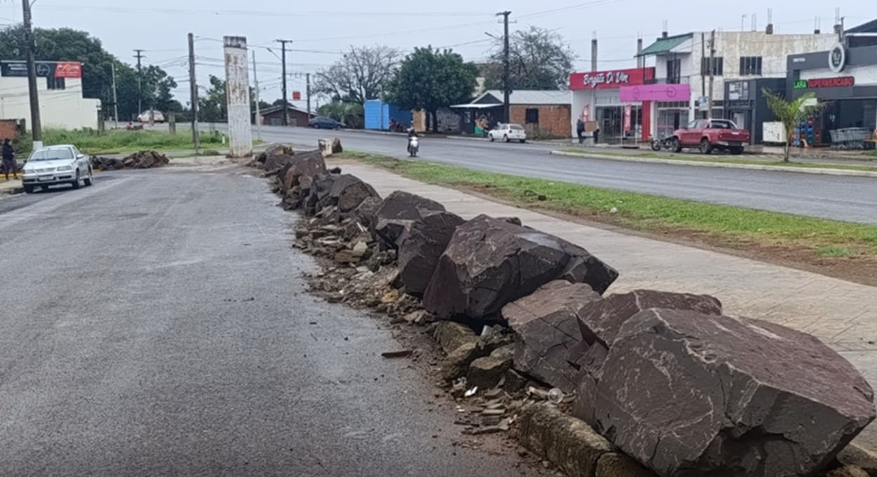 Moradores questionam muros de pedras na fronteira com a Argentina