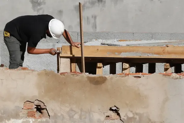 Atrasos em alvarás e guia amarela geram reclamações e travam obras em Foz do Iguaçu