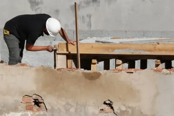Atrasos em alvarás e guia amarela geram reclamações e travam obras em Foz do Iguaçu