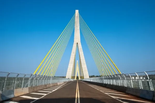 Brasil barra carros na Ponte da Integração e impasse com Paraguai continua