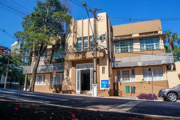Prefeitura de Foz do Iguaçu abre concurso com salários de até R$ 21,6 mil