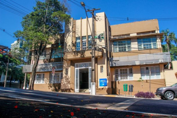 Prefeitura de Foz do Iguaçu abre concurso com salários de até R$ 21,6 mil