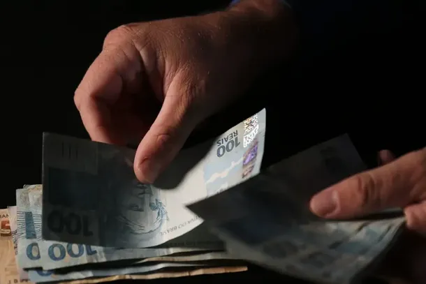 Mais de 116 mil moradores estão inadimplentes em Foz do Iguaçu, aponta Serasa