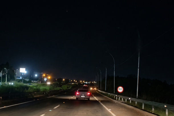 Motoristas denunciam escuridão e falta de manutenção na Perimetral e Rodovia das Cataratas