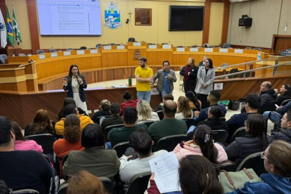 Servidores rejeitam proposta da prefeitura e cobram reunião com Silva e Luna