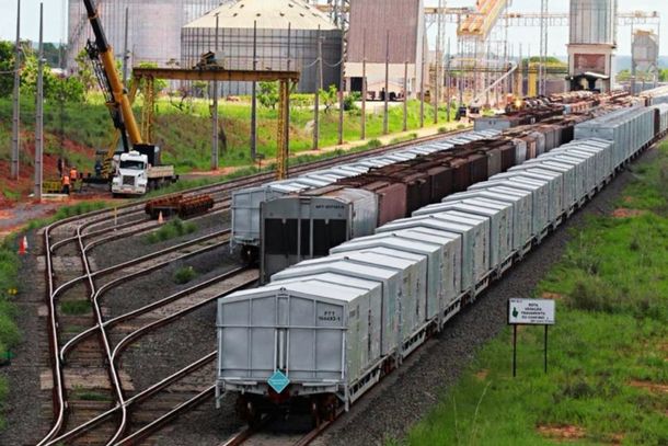 Câmara cobra estudos para conectar Ferroeste ao maior Porto Seco da América Latina