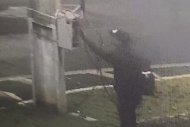 Homem é preso após furtar fios de poste na Praça da Paz durante a madrugada
